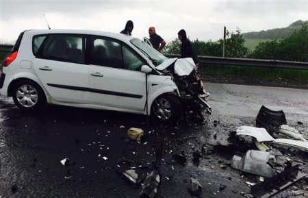 Чергове ДТП на Закарпатті: іномарка зіштовхнулась з вантажівкою (ФОТО) Чергове ДТП на Закарпатті: іномарка зіштовхнулась з вантажівкою (ФОТО)