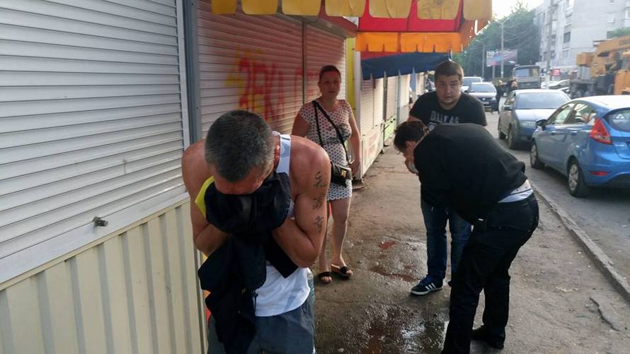 В Днепре предпринимателей с ул. Новокрымской били и травили газом, фото ДНЕПР. ГЛАВНОЕ