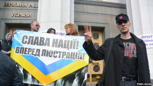 Родина Бабичів (праворуч)