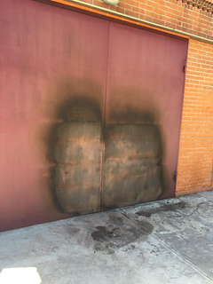 В Николаеве ночью неизвестные подожгли шины под особняком Романчука-младшего – огонь повредил двери гаража - Copyright https://news.pn dqxikeidqxitkant