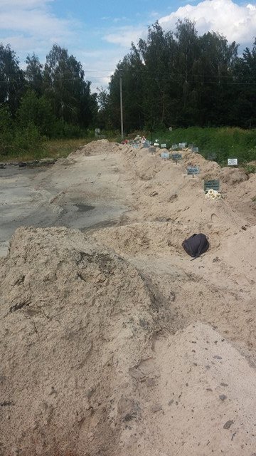 Скандал, набирающий оборот. Легенду «Правого сектора» похоронили на свалке Скандал, набирающий оборот. Легенду «Правого сектора» похоронили на свалке dqxikeidqxiqqeant