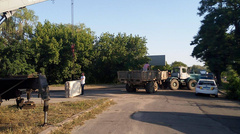 Мэрия Николаева заблокировала въезды для груженых фур в город бетонными блоками - Copyright https://news.pn