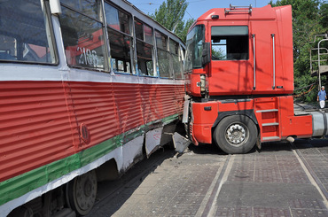 В Николаеве «фура» въехала в трамвай – две женщины госпитализированы - Copyright https://news.pn