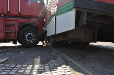 В Николаеве «фура» въехала в трамвай – две женщины госпитализированы - Copyright https://news.pn