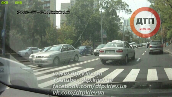 ДТП в Киеве на Мельникова: Деу тяжело травмировал мужчину на пешеходном переходе. ФОТО dqxikeidqxiqqeant