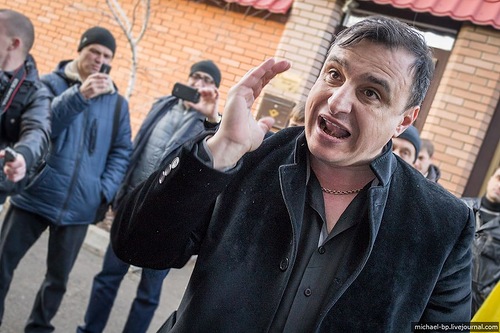 Ефремов подарил Ахметову