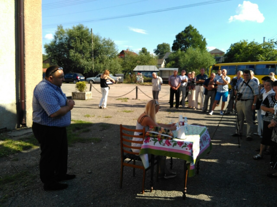 Громадські слухання у селі Підбірці Лисинецької сільської ради Пустомитівського району Львівщини. Фото: new-time.org.ua dqxikeidqxiqqeant