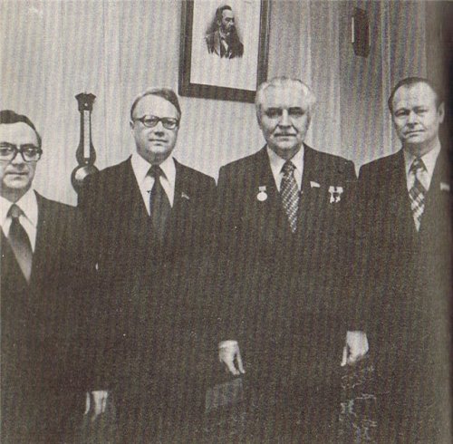 Крайний справа - К. К. Продан, рядом с ним В.В. Щербицкий