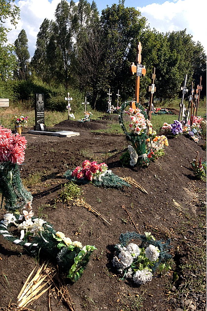 Захоронение российских солдат в Снежном