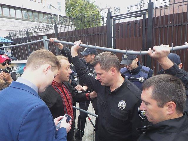 россия драка посольство голосование