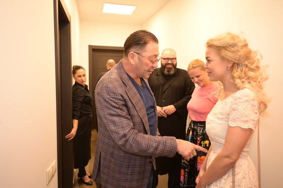 grigoriy-leps-otkryl-v-podmoskove-prodyuserskiy-centr-v-tayskom-stile_16