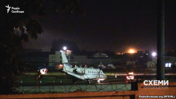 Літак, н аякому прилетів народний депутат від «Народного фронту» Андрій Іванчук