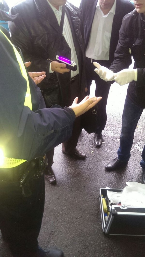 Во Львовской области патрульный «погорел» на взятке (ФОТО) Во Львовской области патрульный «погорел» на взятке (ФОТО)