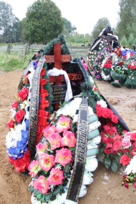 Могила десантника Александра Осипова. С нее была потом снята табличка с именем. Фото предоставлено газетой "Псковская губернiя"