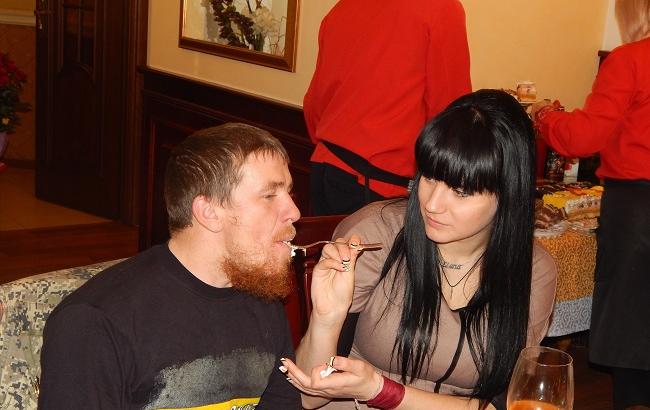 Фото: Елена Павлова (Коленкина) с Моторолой (vk.com) dqxikeidqxiqqeant