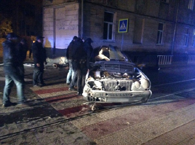 Смертельное ДТП во Львове - пьяный несовершеннолетний врезался в стену дома - 21239 Смертельное ДТП во Львове - пьяный несовершеннолетний врезался в стену дома - фото 21239