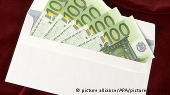 Geld (Euro) im Briefumschlag (picture alliance/APA/picturedesk.com) dqxikeidqxiqqeant