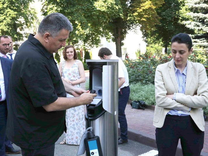 Презентація поліцейського MitsubishiOutlander PHEV dqxikeidqxitkant