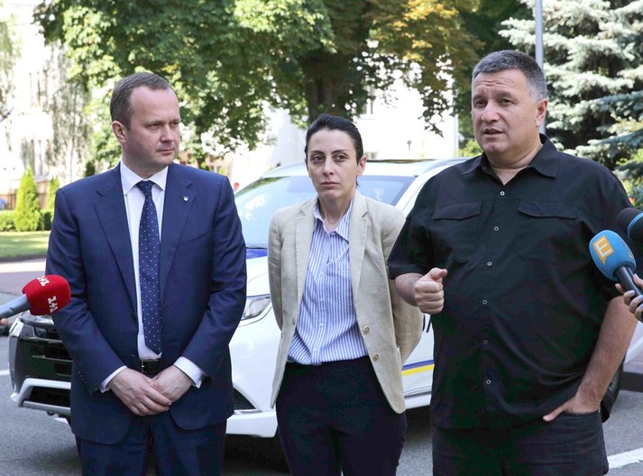 Презентація поліцейського MitsubishiOutlander PHEV