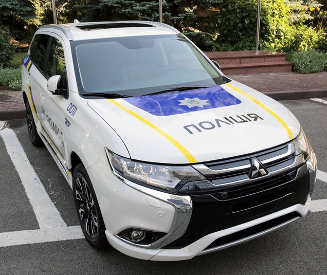 Презентація поліцейського MitsubishiOutlander PHEV