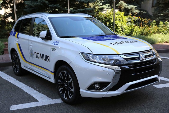 Презентація поліцейського MitsubishiOutlander PHEV