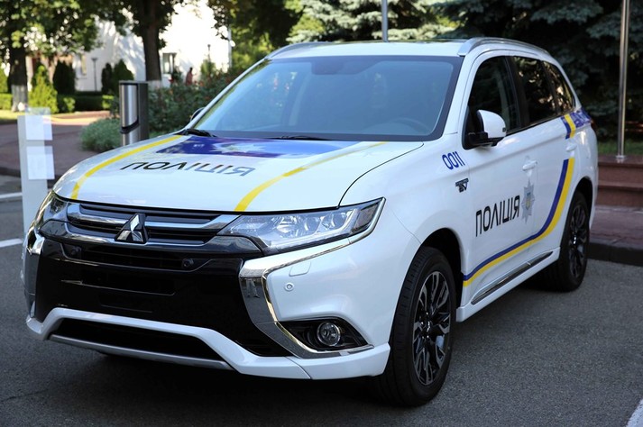 Презентація поліцейського MitsubishiOutlander PHEV