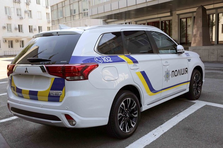 Презентація поліцейського MitsubishiOutlander PHEV