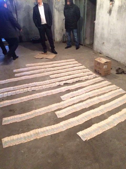 Заместитель прокурора Каховки попался на взятке в 300 тысяч - 24489 Заместитель прокурора Каховки попался на взятке в 300 тысяч - фото 24489 dqxikeidqxiqqeant