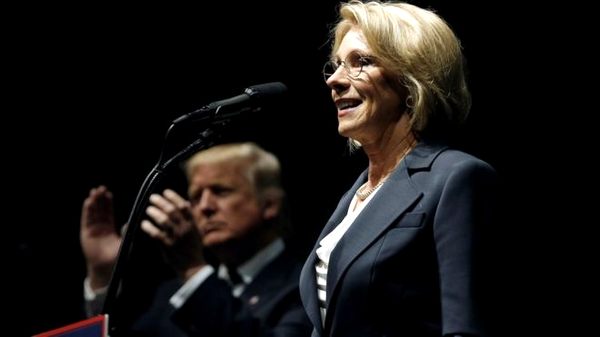 Состояние Бетси Девос, которая должна занять пост министра образования, составляет более 5 млрд долларов - и ей придется подробно объяснять их происхождение dqxikeidqxiqqeant