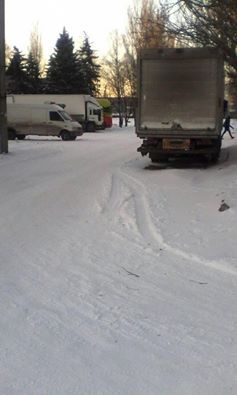 Відстійник контрабанди в селищі Новолуганське. Фото: Родіон Шовкошитний