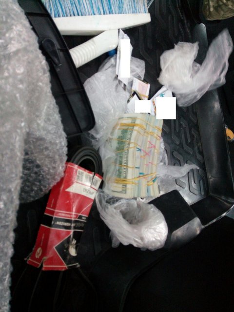 Украинец пытался за взятку провезти на оккупированный Донбасс $60 тысяч - 28556 Украинец пытался за взятку провезти на оккупированный Донбасс $60 тысяч - фото 28556