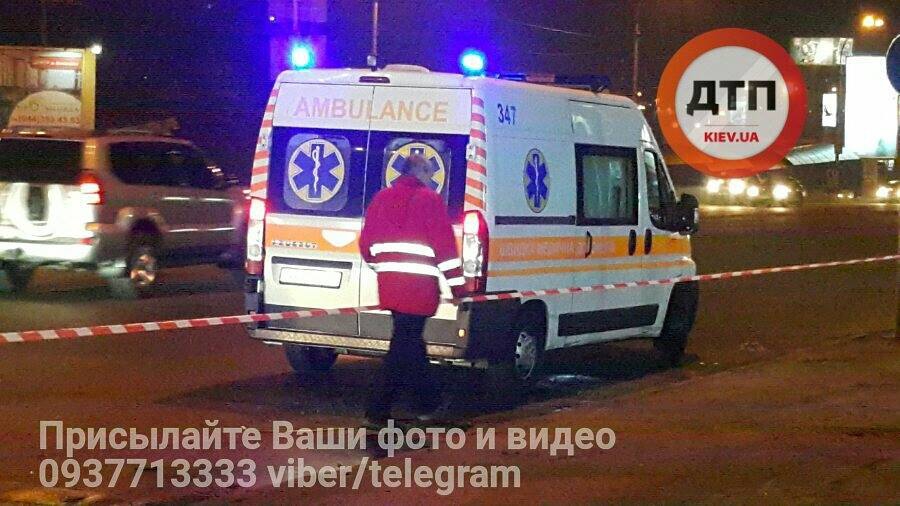 Смертельное ДТП в Киеве - Тойота врезалась в столб, есть погибшие - 28802 Смертельное ДТП в Киеве - Тойота врезалась в столб, есть погибшие - фото 28802 dqxikeidqxiqqeant