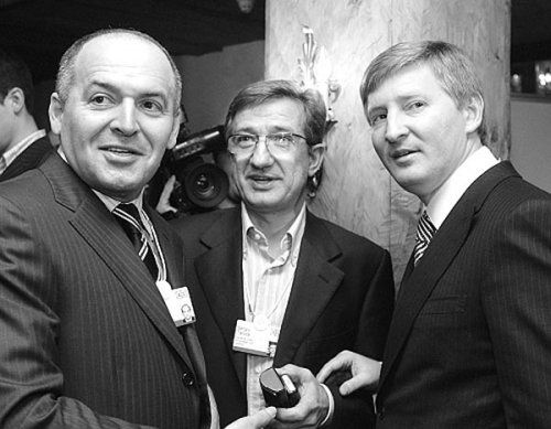 В. Пинчук, С. Тарута и Р. Ахметов