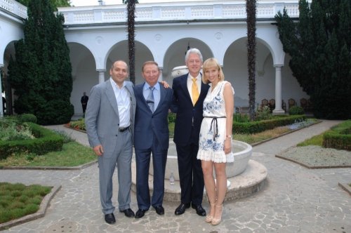 В. Пичук, Л. Кучма, Б. Клинтон и Е. Франчук в Ливадийском дворце (Крым)