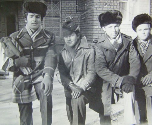 Виктор Пинчук (слева) с однокурсниками