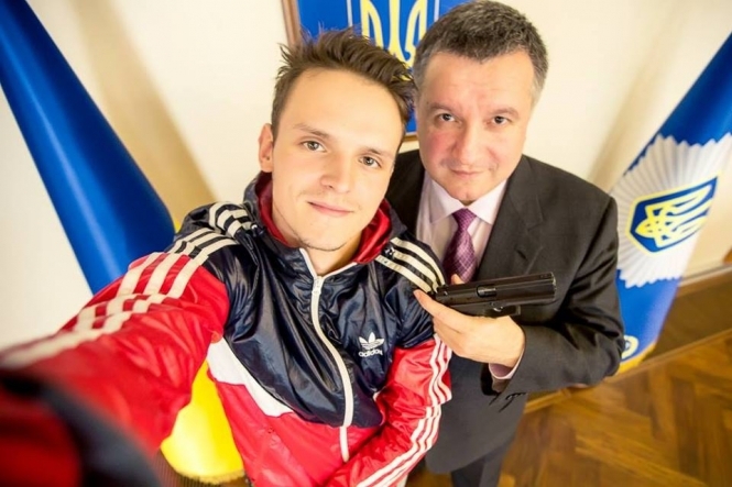 Зброя Авакова. Кому міністр роздав сотні пістолетів і гвинтівки - 29957 Зброя Авакова. Кому міністр роздав сотні пістолетів і гвинтівки - фото 29957 dqxikeidqxiqqeant