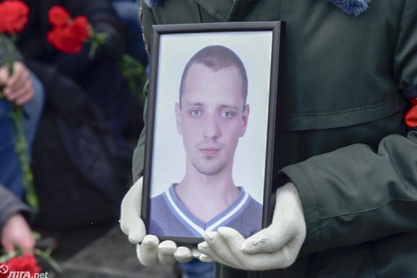 На Майдане 1 февраля 2017 года простились с погибшими бойцами 72 ОМБР. Четверо бойцов погибли в боях 29 января, еще трое - 30 января.