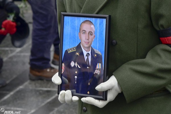 На Майдане 1 февраля 2017 года простились с погибшими бойцами 72 ОМБР. Четверо бойцов погибли в боях 29 января, еще трое - 30 января.