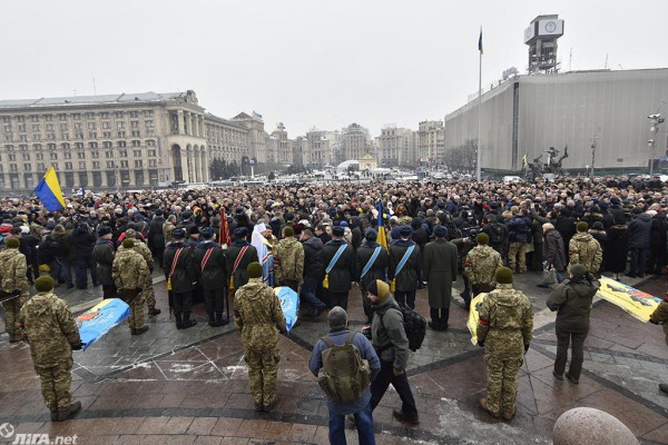 На Майдане 1 февраля 2017 года простились с погибшими бойцами 72 ОМБР. Четверо бойцов погибли в боях 29 января, еще трое - 30 января.
