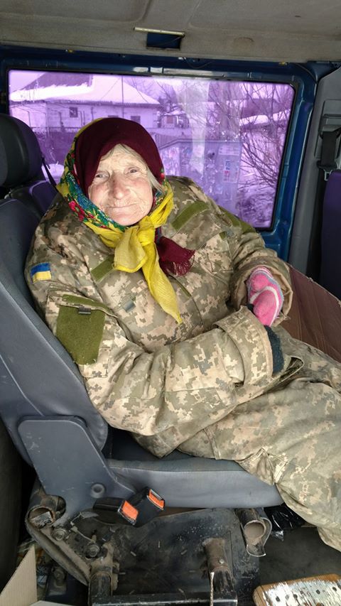 бабушка в форме ВСУ dqxikeidqxitkant