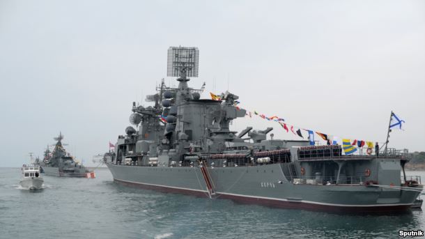 Корабли Черноморского флота во время парада Победы в Севастополе, 2014 год