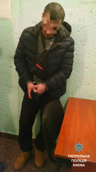 Задержанного доставили в Голосеевское отделение полиции dqxikeidqxitkant