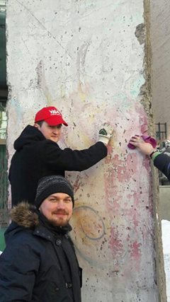 Киевляне: От лица молодых людей, жителей Киева и активистов, просим прощения за такой неадекватный поступок dqxikeidqxiqqeant