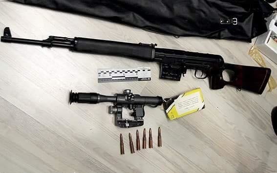 Азаров і перфоратор. Усі скарби, знайдені у схроні екс-прем’єра dqxikeidqxiqqeant