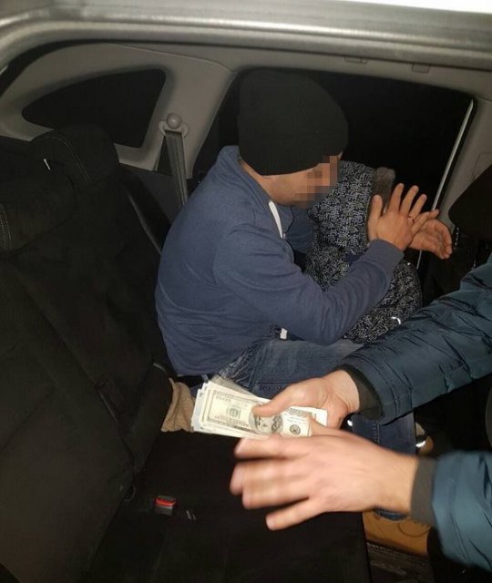 СБУ задержала на взятке в $5 тысяч помощника нардепа - 35158 СБУ задержала на взятке в $5 тысяч помощника нардепа - фото 35158