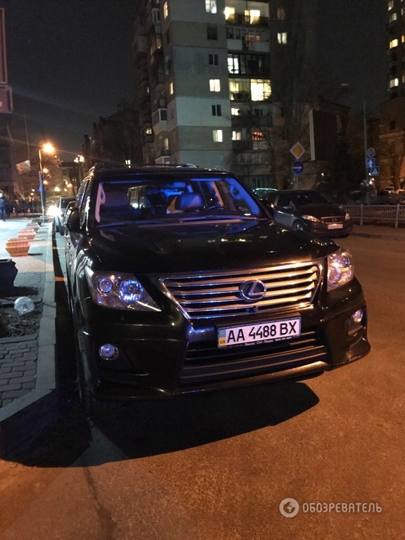 Активисты показали роскошные автомобили "Автомайдана"