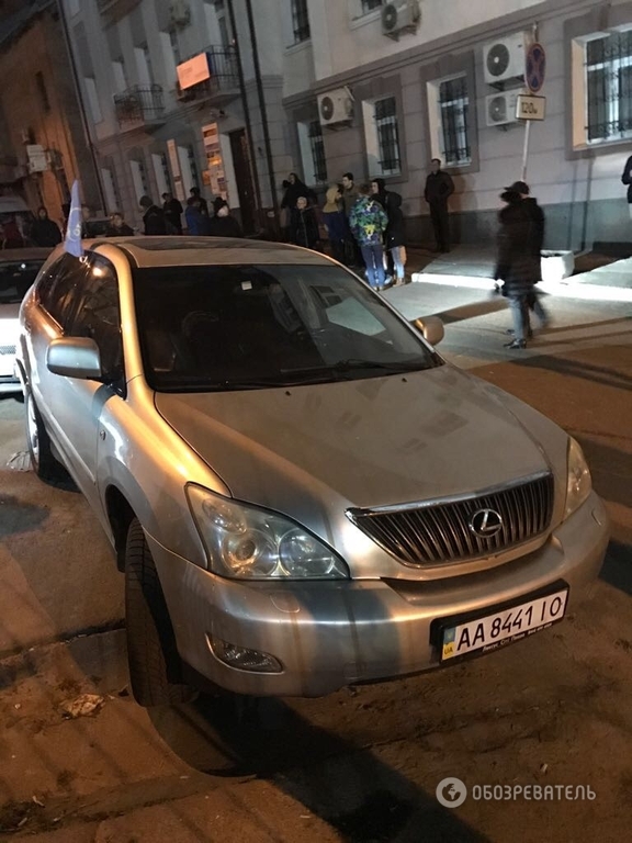 Активисты показали роскошные автомобили "Автомайдана"