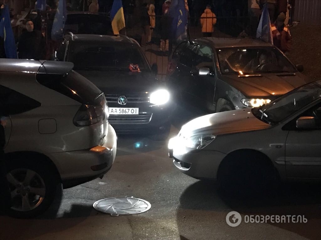 Активисты показали роскошные автомобили "Автомайдана"