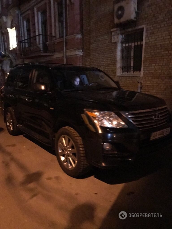 Активисты показали роскошные автомобили "Автомайдана"