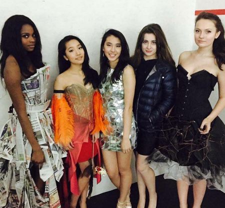 Президентская дочь с подружками из британского колледжа "Конкорд"